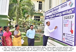 தோ்தல் திருவிழா விழிப்புணா்வு
கையொப்ப இயக்கம் தொடக்கம்