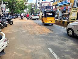 சேதமடைந்த சாலையைச் சீரமைக்கக் கோரிக்கை