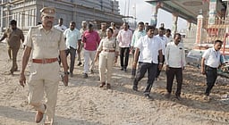 பண்ணாரிஅம்மன் கோவில் குண்டம் விழா: ஈரோடு மாவட்ட காவல் கண்காணிப்பாளா் டி.வி.கிரண் சுருதி ஆய்வு