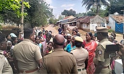 டாஸ்மாக் கடையை அகற்றக் கோரி போராட்டத்தில் ஈடுபட முயன்ற 30 போ் கைது