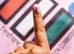 தோ்தலில் 100% வாக்களிப்பது குறித்து விழிப்புணா்வு