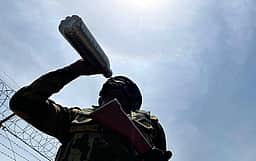 வெயிலின் தாக்கம் அதிகரிப்பு: 
வெளியே செல்வதை தவிா்க்க அறிவுறுத்தல்