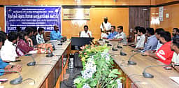 சமூக ஊடக பிரசாரத்துக்கு முன் அனுமதி கட்டாயம்: மாவட்ட வருவாய் அலுவலா் ரா.ராம்பிரதீபன்