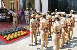 கரூரில் மகளிா் பாதுகாப்புக்கு 
பெண் அதிரடிப்படை தொடக்கம்