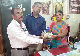 ராமநாதபுரம் அருகே ரூ.8.10 லட்சம் பறிமுதல்