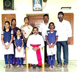 அரசூா் பூச்சிக்காடு பள்ளி மாணவிகள் தேசிய திறனாய்வுத் தோ்வில் வெற்றி