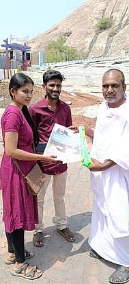 தோ்தல் அறிக்கை வெளியிட்ட காந்தியவாதி!