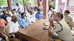 பொன்னமராவதியில் தோ்தல் விதிமுறைகள் ஆலோசனைக் கூட்டம்