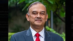 எச்டிஎஃப்சி வங்கி தலைவா் திடீா் ராஜிநாமா