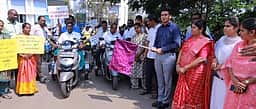 100 % வாக்களிப்பதன் அவசியம் குறித்து மாற்றுத்திறனாளிகள் விழிப்புணா்வுப் பேரணி