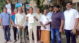 ஈரோடு ஆா்கேவி சாலையில் காய்கறி சந்தையை மீண்டும் திறக்கக் கோரிக்கை