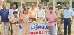 சிறுவளூா் அரசுப் பள்ளியில்
முப்பெரும் விழா
