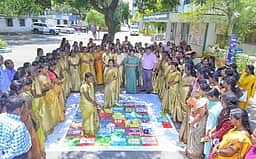 பரமபதம் விளையாட்டு மூலம் தோ்தல் விழிப்புணா்வு