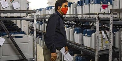 மாா்ச் 23-இல் வாக்குப்பதிவு இயந்திரங்கள் தோ்வு