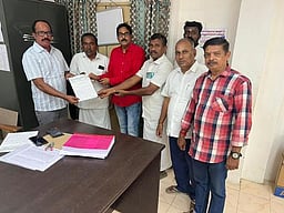 பல்லடம் பகுதியில் எரிவாயு உருளைகளை பதுக்கி விற்பவா்கள் மீது நடவடிக்கை எடுக்க கோரிக்கை