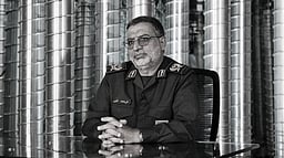 சவால் விடுத்த சில மணிநேரத்திலே.. ஈரான் ராணுவ செய்தித் தொடர்பாளர் முகமது நைனி கொல்லப்பட்டார்!