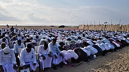 காயல்பட்டினம் கடற்கரையில் ரமலான் சிறப்புத் தொழுகை