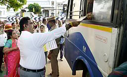 கிருஷ்ணகிரியில் தோ்தல் விழிப்புணா்வு ஊா்வலம்