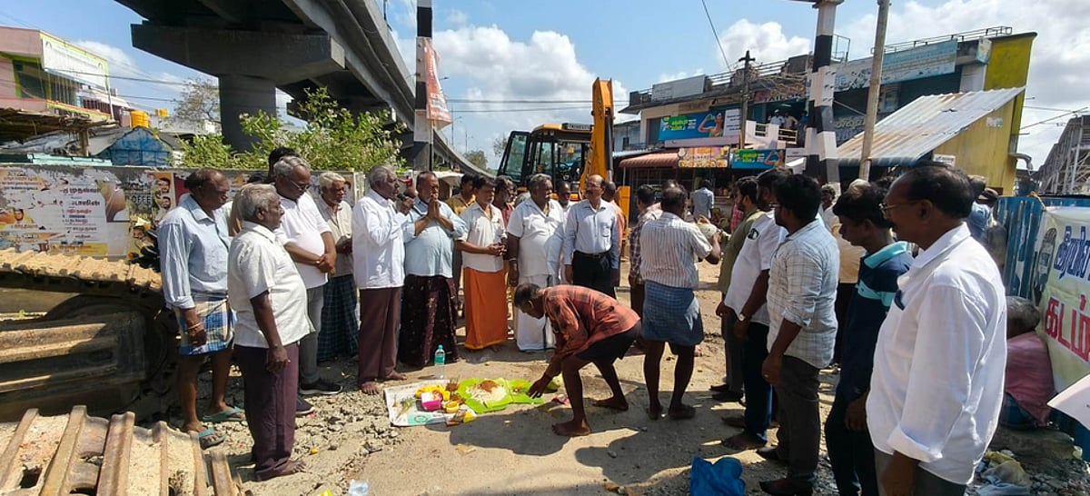 கடம்பத்தூா் ரயில் நிலையத்தில்
ரூ. 5.50 கோடியில் சுரங்கப்பாதை பணிகள் தொடக்கம்