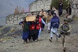 போர் காரணமாக ஆப்கனில் 1.15 லட்சம் மக்கள் இடம்பெயர்வு!