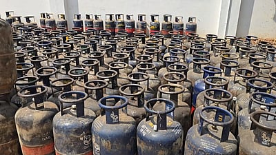 வணிக சமையல் எரிவாயு ஒதுக்கீடு அதிகரிப்பு: மத்திய அரசு அனுமதி