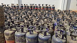 வணிக சமையல் எரிவாயு ஒதுக்கீடு அதிகரிப்பு: மத்திய அரசு அனுமதி