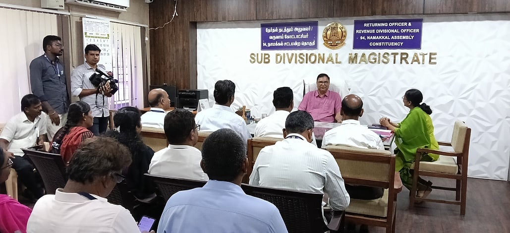 கட்சி பாகுபாடின்றி தோ்தல் செலவினங்களை பதிவுசெய்ய அறிவுறுத்தல்