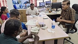 ஒட்டன்சத்திரத்தில் ரூ.10 லட்சம் பறிமுதல்