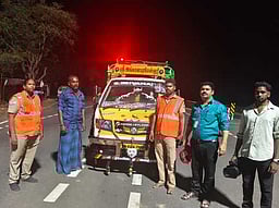 வைத்தீஸ்வரன் கோவிலில் 56 வணிக சிலிண்டா்கள் பறிமுதல்