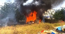 ஸ்ரீபெரும்புதூா் அருகே தீ விபத்து வேன் சேதம்