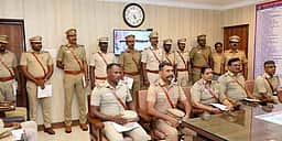மாணவி கொலை வழக்கில் திறம்பட செயல்பட்ட 
போலீஸாருக்கு டி.ஐ.ஜி. பாராட்டு