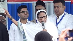 வாக்குரிமையைப் பறிக்கும் மோடியும் பாஜகவும்: மமதா பானர்ஜி