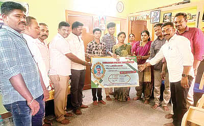 காக்கிச் சட்டைகளின் கருணை...