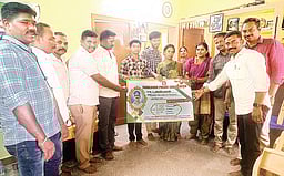 காக்கிச் சட்டைகளின் கருணை...