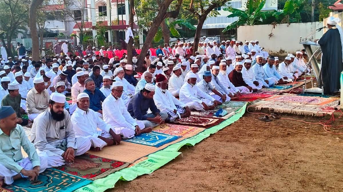 கடலூர் ஆயங்குடியில் ரமலான் சிறப்புத் தொழுகை!