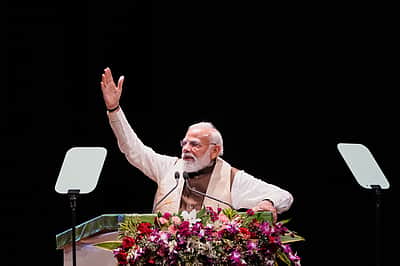 மே.வங்கத்தில் வாக்குப்பதிவு நாளில் பிரதமர் மோடி சாலை வலம்! 