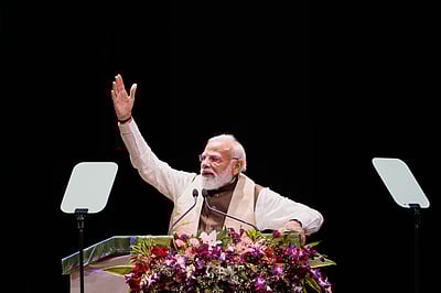 மே.வங்கத்தில் வாக்குப்பதிவு நாளில் பிரதமர் மோடி சாலை வலம்! 