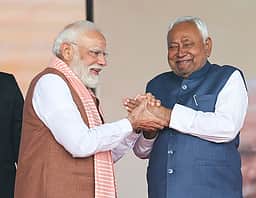 உலகளாவிய வளா்ச்சியின் உந்துசக்தி: பிரதமா் மோடிக்கு நிதீஷ் குமாா் புகழாரம்