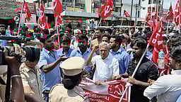 தலைமைச் செயலகம் நோக்கி நடைப்பயணம்: 500 போ் கைது