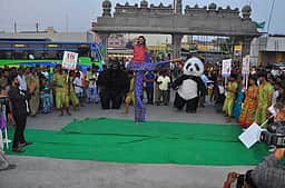 100 சதவீதம் வாக்களிக்க விழிப்புணா்வு கலைநிகழ்ச்சி