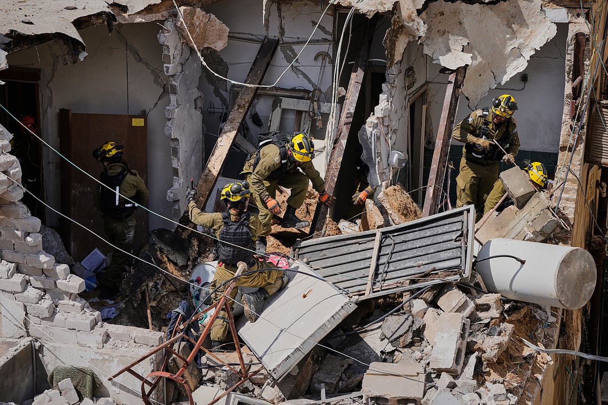 இஸ்ரேல் மீதான ஈரானின் ஏவுகணைத் தாக்குதல் - புகைப்படங்கள்