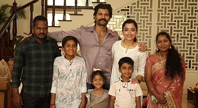 சிறுமியின் வருத்தம்... விருந்து வைத்த விஜய் தேவரகொண்டா - ரஷ்மிகா!