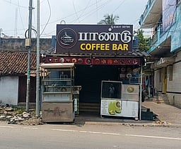 சிலிண்டா் தட்டுப்பாடு: விறகு, மின்அடுப்பு பயன்பாட்டுக்கு மாறிவரும் தேநீா் கடைகள், உணவகங்கள்!