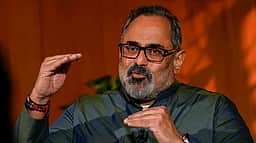 ரூ. 200 கோடி பங்களா குற்றச்சாட்டு! கேரள பாஜக தலைவர் வேட்புமனு ஏற்பு!