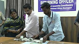 தருமபுரியில் பறக்கும்படை சோதனையில் ரூ. 5 லட்சம் ரொக்கம் பறிமுதல்