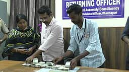 தருமபுரியில் பறக்கும்படை சோதனையில் ரூ. 5 லட்சம் ரொக்கம் பறிமுதல்
