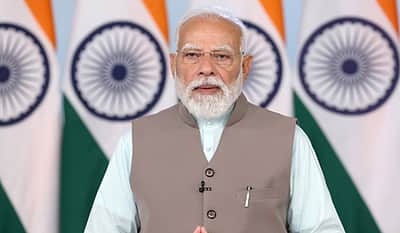 தண்ணீரைச் சேமித்து பொறுப்புடன் பயன்படுத்துங்கள்:  பிரதமா் மோடி வலியுறுத்தல்