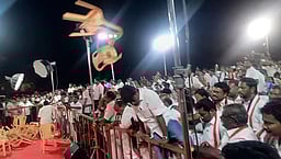 காரைக்குடியில் தனியாா் தொலைக்காட்சி விவாத நிகழ்வில் அரசியல் கட்சினா் மோதல்! இருவா் காயம்