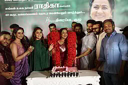 சினிமாவில் 49 ஆண்டுகள்! ராதிகாவை வாழ்த்திய ஹாய் படக்குழு!