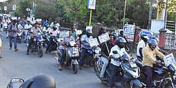 வாக்காளா் விழிப்புணா்வு இரு சக்கர வாகனப் பேரணி